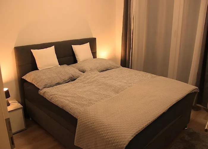 Daire Quiet Flat Near Downtown, With Free Parking In Deep Garage