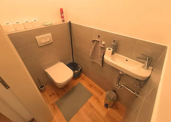 Quiet Flat Near Downtown, With Free Parking In Deep Garage Apartment Budapest
