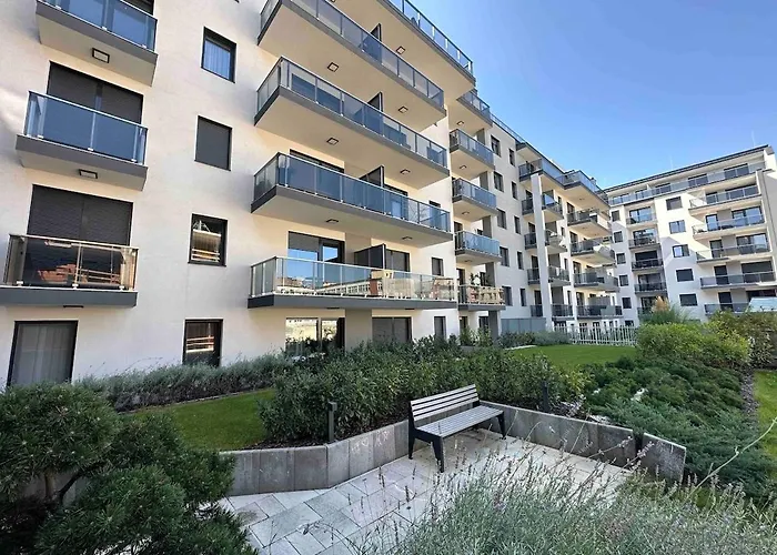Apartment Quiet Flat Near Downtown, With Free Parking In Deep Garage