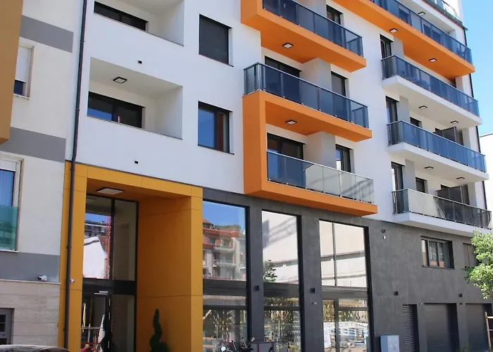Quiet Flat Near Downtown, With Free Parking In Deep Garage Daire *