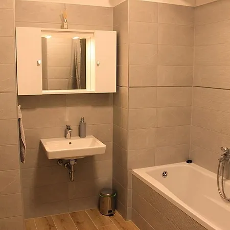 Apartman Quiet Flat Near Downtown, With Free Parking In Deep Garage Budapest