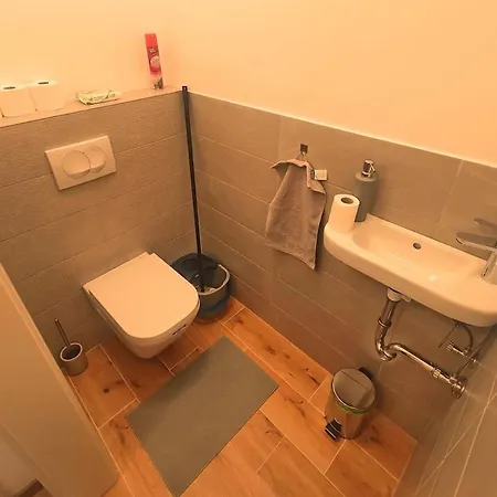 Quiet Flat Near Downtown, With Free Garage Apartment Budapest