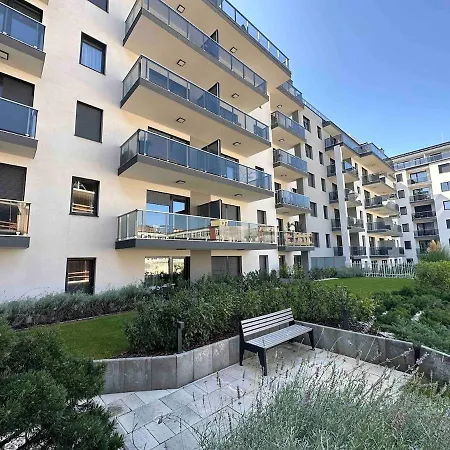 Apartment Quiet Flat Near Downtown, With Free Garage
